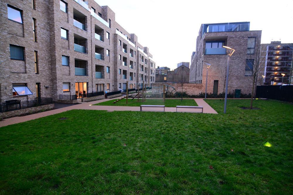 Apartment Wharf - Cambridge Av ลอนดอน ภายนอก รูปภาพ