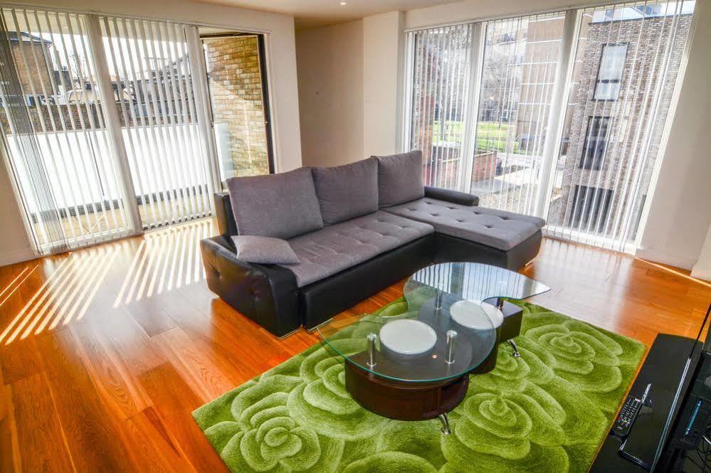 Apartment Wharf - Cambridge Av ลอนดอน ภายนอก รูปภาพ