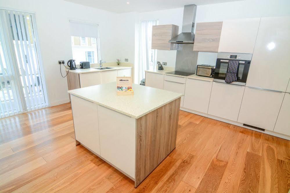 Apartment Wharf - Cambridge Av ลอนดอน ภายนอก รูปภาพ