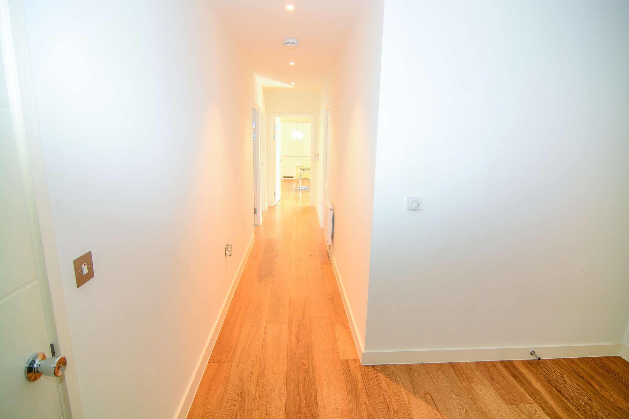 Apartment Wharf - Cambridge Av ลอนดอน ภายนอก รูปภาพ