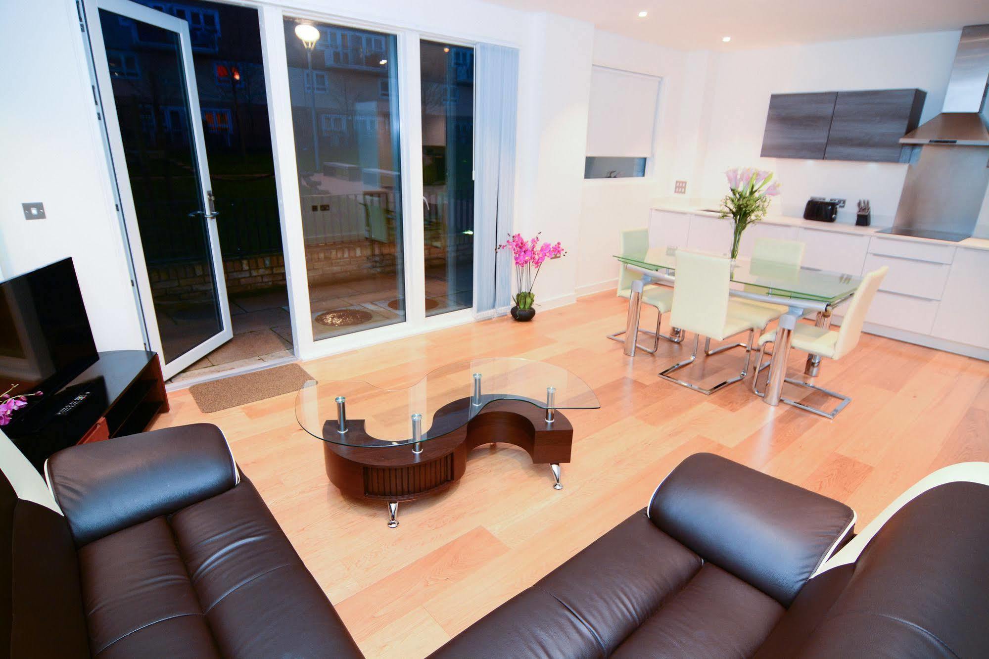 Apartment Wharf - Cambridge Av ลอนดอน ภายนอก รูปภาพ