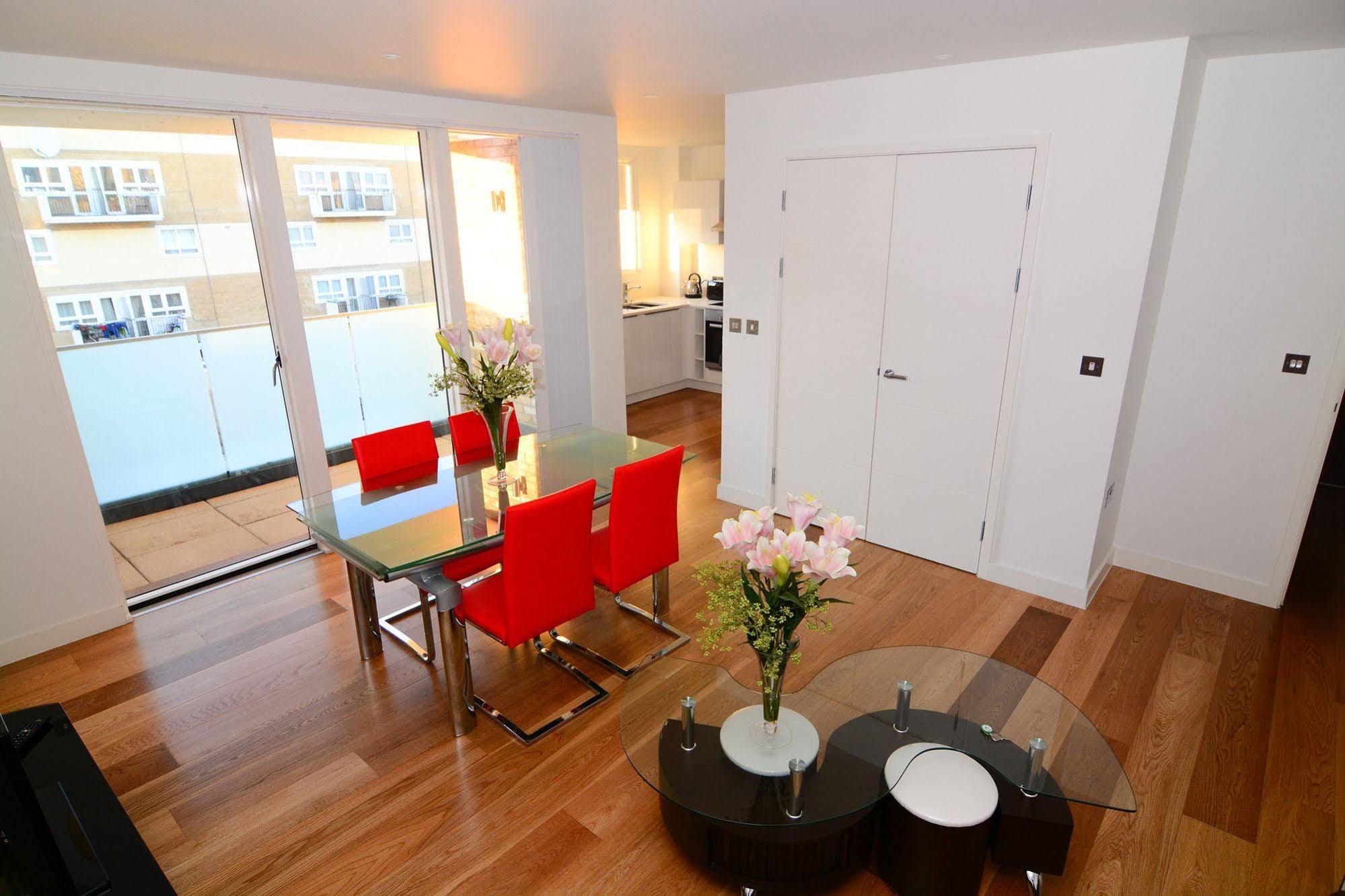 Apartment Wharf - Cambridge Av ลอนดอน ภายนอก รูปภาพ