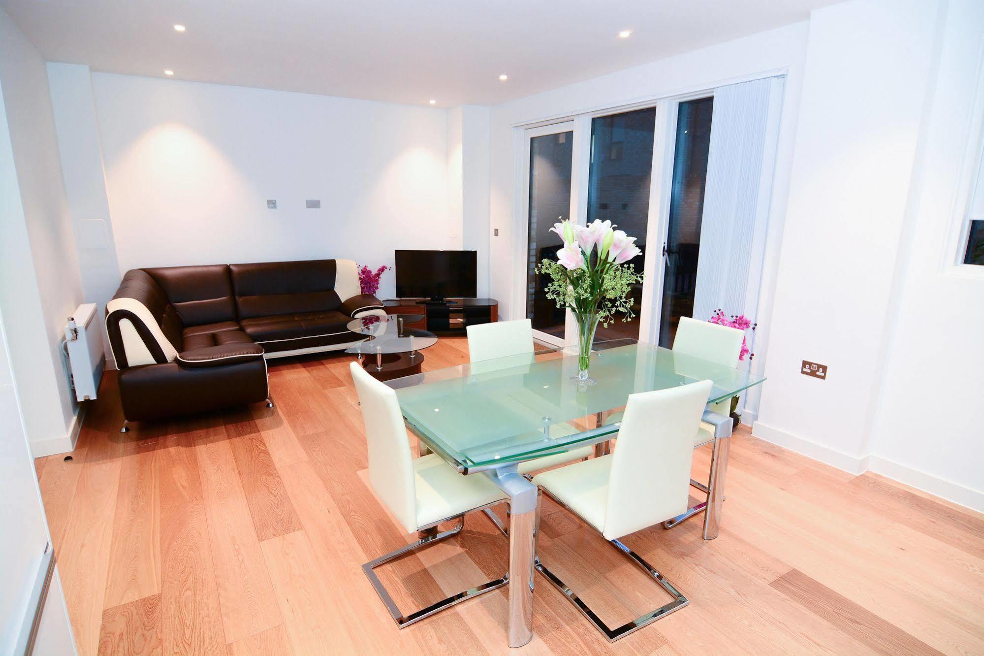 Apartment Wharf - Cambridge Av ลอนดอน ภายนอก รูปภาพ