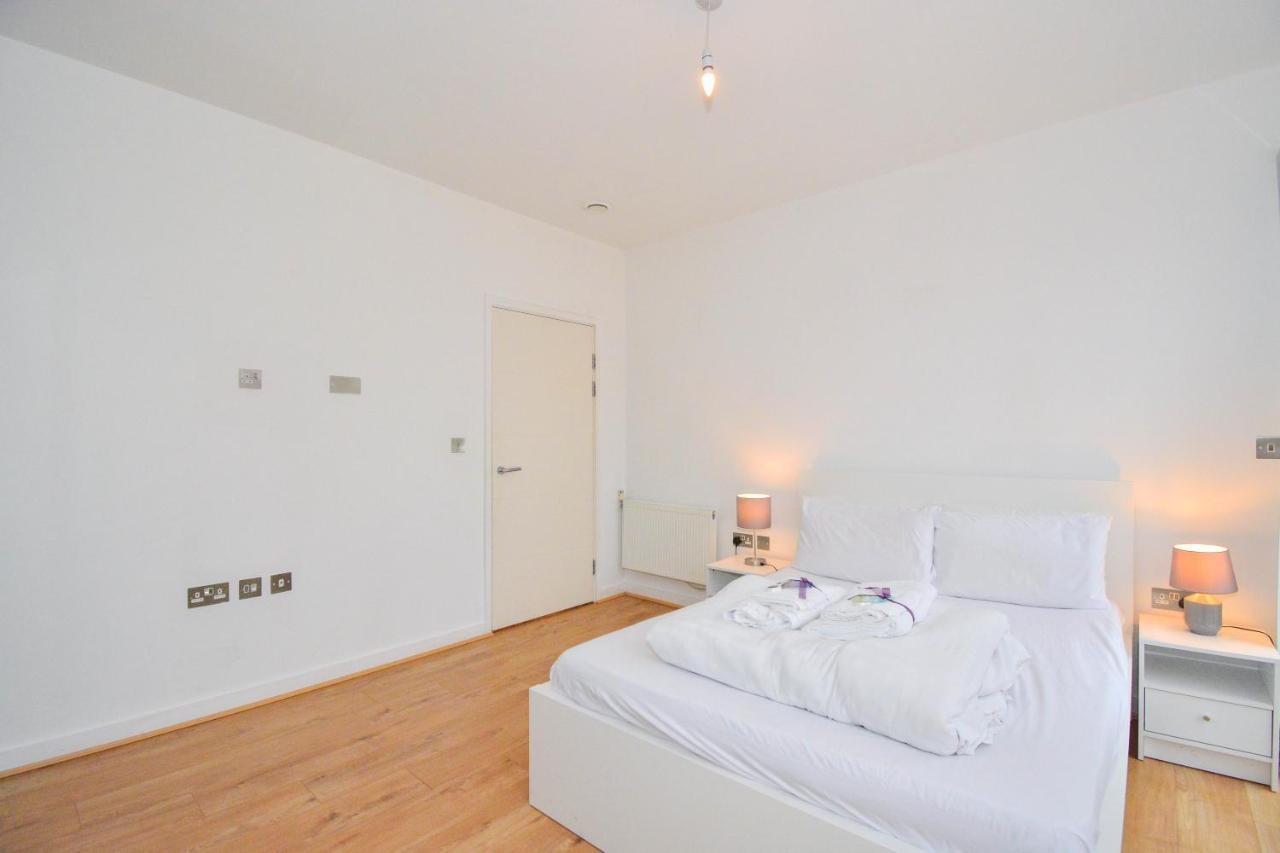 Apartment Wharf - Cambridge Av ลอนดอน ภายนอก รูปภาพ
